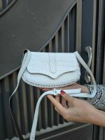 کیف چرم زنانه سفید پروانه‌ای | طراحی سنگی + فوق‌العاده شیک