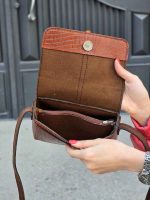 کیف چرم طبیعی زنانه بغل پرچ قهوه ای فندوقی لیزارد - تصویر 5
