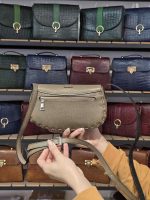 کیف چرم زنانه درب پروانه ای - تصویر 2