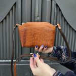 کیف چرم لچک کوچک عسلی نارنجی ابر و بادی سنگی