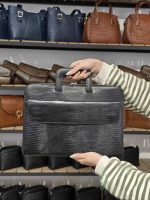 فولدر چرم مشکی لیزارد