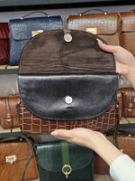 کیف چرم کتابی قهوه ای ابر و بادی سنگی | خاص و شیک - تصویر 4