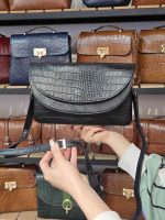 کیف چرم کتابی مشکی سنگی