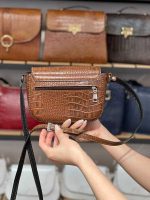 کیف چرم زنانه | بغل سگک قهوه ای گرم ابر و بادی سنگی - تصویر 4