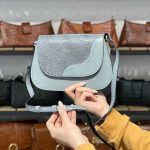 کیف چرم پروانه دو طبله طوسی درب سنگی بدنه ساده