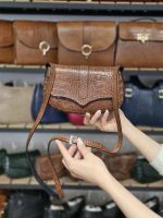 کیف چرم درب پروانه قهوه ای گرم ابر و بادی سنگی | چرم اصل گاوی