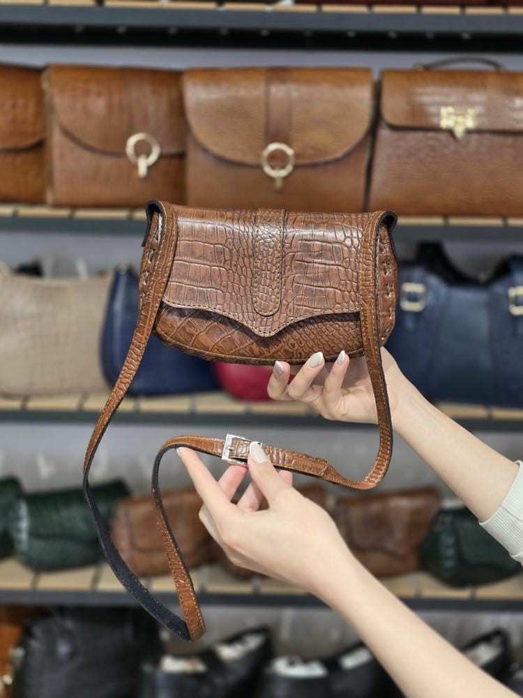 343 کیف چرم درب پروانه قهوه ای گرم ابر و بادی سنگی | چرم اصل گاوی - تصویر 1