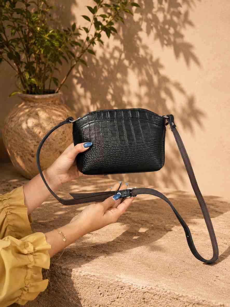 ChatGPTImageJun7202610_19_33P کیف چرم زنانه | لچک مشکی سنگی کوچک | چرم اصل گاوی - تصویر 1