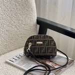 کیف زنانه مدل صندوقی طرح مارک