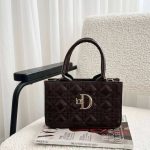 کیف دخترانه رنگ مشکی با طرح برند Dior