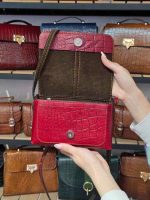 کیف چرم بغل پرچ قرمز سنگی | چرم اصل گاوی - تصویر 3