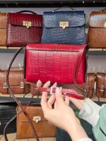 کیف چرم بغل پرچ قرمز سنگی | چرم اصل گاوی - تصویر 4