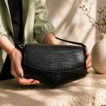کیف چرم زنانه مثلثی مشکی لیزارد | چرم اصل گاوی | طراحی خاص