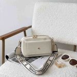 کیف کوچک دوشی جلو جیب رنگ سفید کرم