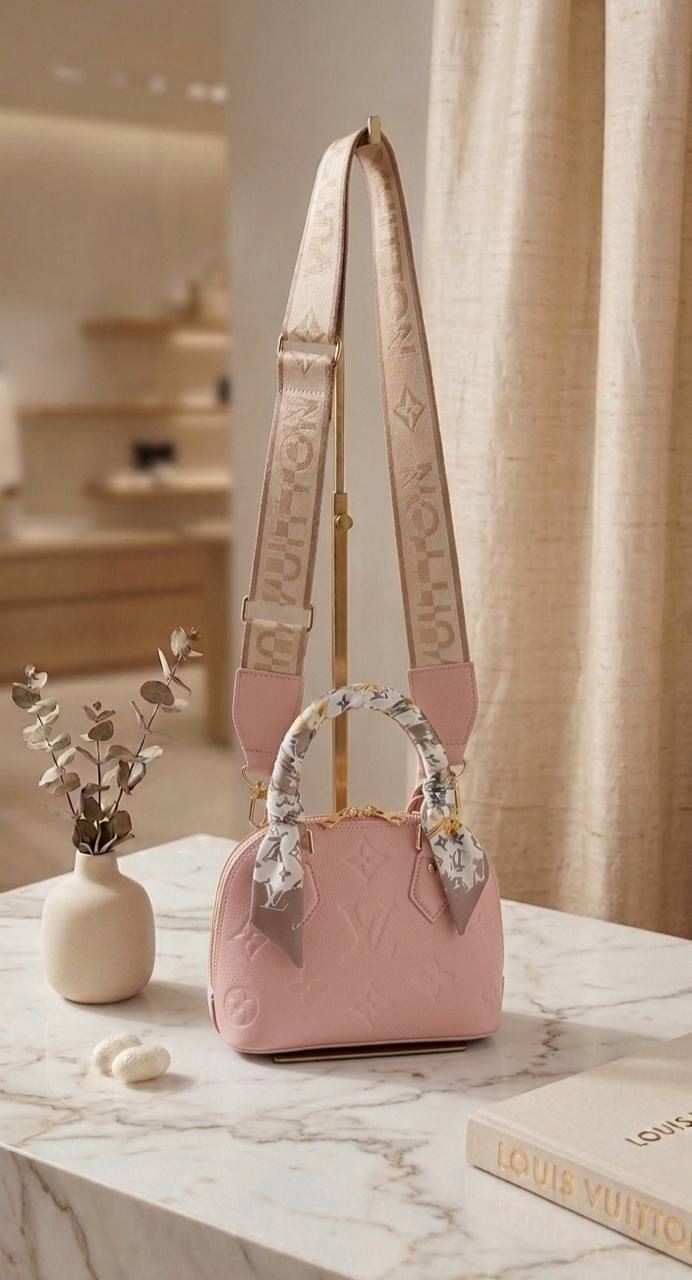 IMG_20260706_210441_786 کیف دخترانه صندوقی رنگ صورتی - تصویر 1