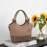کیف طرح هلالی رنگ نسکافه ای
