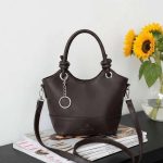 کیف طرح هلالی رنگ قهوه ای