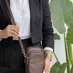 کیف دوشی موبایلی رنگ قهوه ای