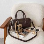 کیف زنانه مدل صندوقی عروسک دار رنگ قهوه ای