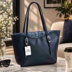 کیف سگک دار مدل برند کوچ رنگ سورمه ای